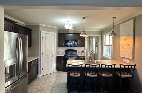 Broken Arrow House | Rose District 2-bedroom Cottage in welcoming Broken Arrow walk to the venues