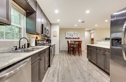 Walker Springs House | Rural Retreat w/Covered Porch Near Jackson
