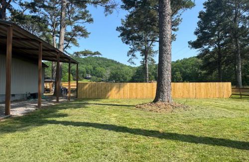 Groveoak House | Rustic Chic Alabama Cabin w Loft Fire Pit Pet Friendly Fenced Yard Lake Guntersville - Coco Chateau