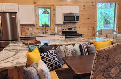 Amity Cabin | Rustic Comfort Cabin Diamond in The Ripple- Hot