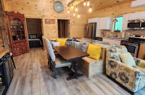 Amity Cabin | Rustic Comfort Cabin Diamond in The Ripple- Hot