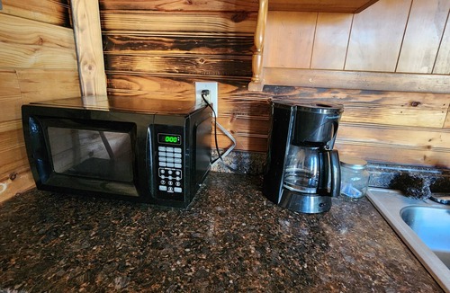 Pineville Cabin | Rustic Haven in the Woods: Intimate Getaway for Two with Charming Amenities!