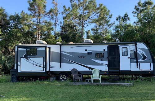 Geneva House | RV in Paradise - peaceful location near Oviedo, Sanford and Lake Mary
