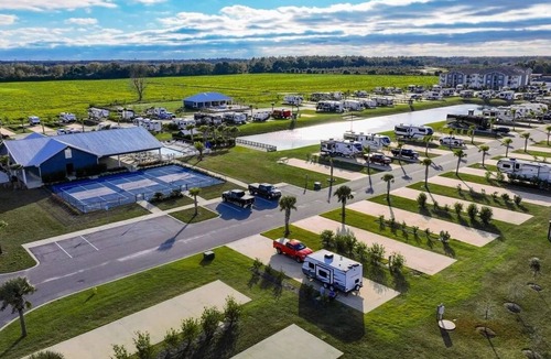 Foley RV Rental | RV Lot 67 in Grand Riviera Resort in Foley, AL. Daily and long term available