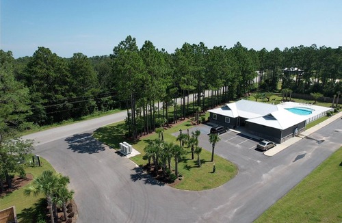 Oak RV Rental | RV Lot at Whispering Pines RV Resort - 5 Miles to the Beach!