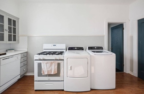 Jefferson House | Safe & Center of NOLA Loft - walk to Ochsner!