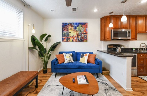 Faubourg Delassize Condo | Safe, Walkable Uptown Luxury on St. Charles