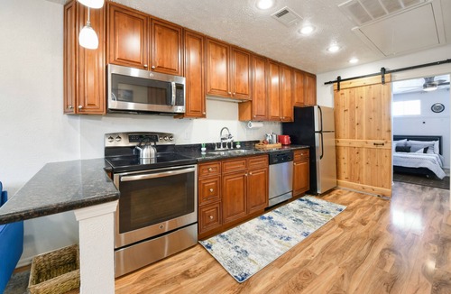Faubourg Delassize Condo | Safe, Walkable Uptown Luxury on St. Charles