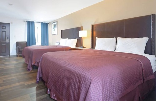 San Augustine Hotel | San Augustine: Clean 2 Full Beds Non-Smoking Room.