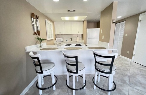 Villa Sabine Condo | Sand Dollar W208 Affordable Bayfront Getaway!