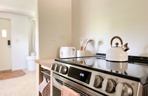 Saugatuck House | Saugatuck City-Stylish Mid-Century Modern-Sleeps 8
