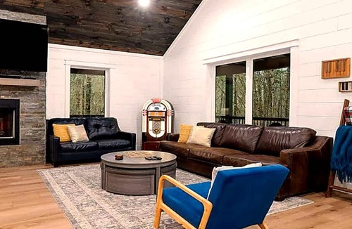 Hochatown House | Sauna Cabin Hot Tub Vintage Jukebox Fire Pit