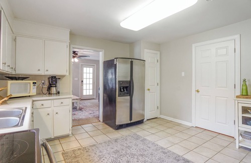 Columbiana House | Save BiG at Cozy Columbiana Cottage!