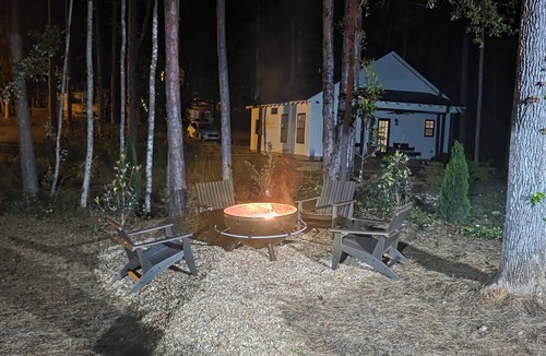 Eclectic Cottage | Sawyers Retreat Cottage Eclectic, Alabama on Lake Martin,
