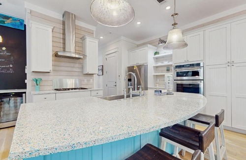 Lakeside at Blue Mountain Beach House | Scenic beachside retreat with abundant space and smooth access to the shore