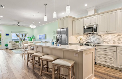 Long Beach House | Scenic Sandpiper by the Shore