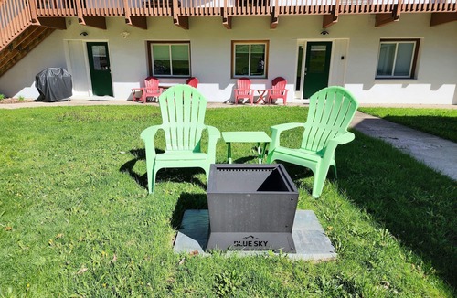 Mancelona Condo | Schuss Mountain. 2 bedroom, 1.5 bath Sleeps 6. Pool Dog Friendly boat parking