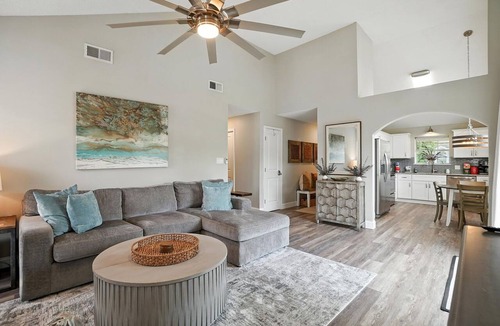 Wright House | Sea Horse Cove: Fully Fenced, Kid and Pet Friendly