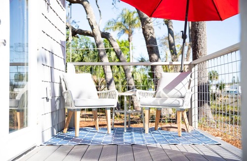 Palm Coast Cottage | Seagrass Cottage I-steps to Atlantic Ocean & Intracoastal Waterway