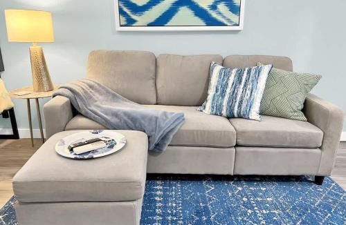 Fort Walton Beach Apartment | Seaside Escape 2 - Cozy Coastal Getaway with Patio