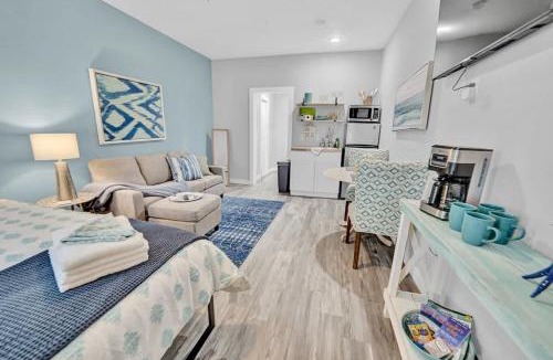 Fort Walton Beach Apartment | Seaside Escape 2 - Cozy Coastal Getaway with Patio