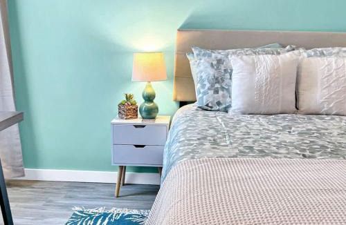 Fort Walton Beach Apartment | Seaside Escape 3 - Bright Studio with Kitchenette