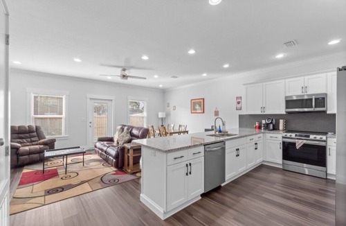 Wright House | Seaside Serenity Pet-Friendly Near Destin