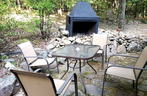 Pleasant Grove Cabin | Secluded Cabin Oasis: Your Gateway to Nature Near White River, Arkansas