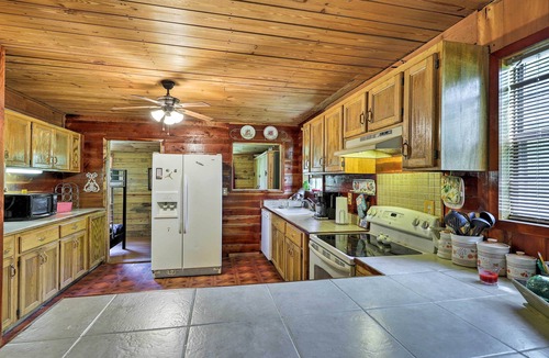 Neely Cottage | Secluded Cabin w/Pond ~ 37 Mi to Gulf Coast!