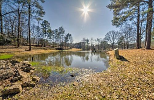 Hueytown House | Secluded Cabin with Fishing Pond near Hunting!