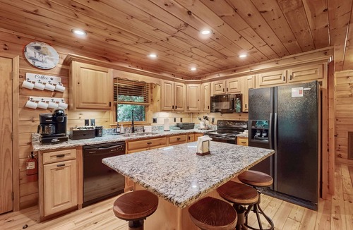 Ellijay Cabin | Secluded cabin with hot tub, fire pit, corn hole & amazing scenic views