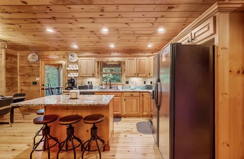 Ellijay Cabin | Secluded cabin with hot tub, fire pit, corn hole & amazing scenic views