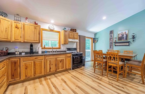 Cheboygan Cottage | Secluded Home in the woods near Black Lake, Onaway & Cheboygan