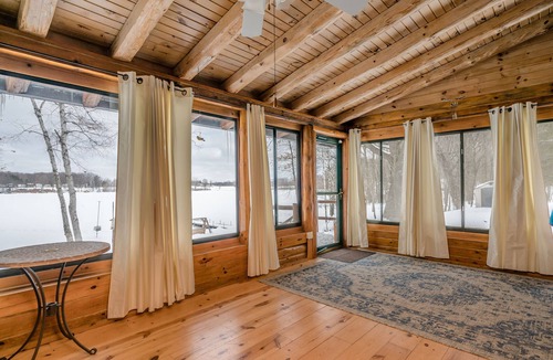 Big Rapids Cottage | Secluded Lakefront Log Home on 4 Acres With Sauna