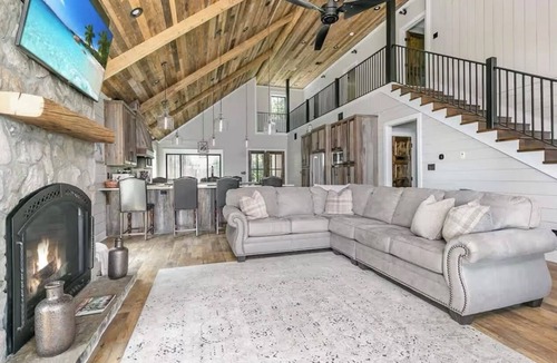Farmerville House | Secluded Luxury Lake House on Lake D'arbonne: Firepit, Kayaks & More