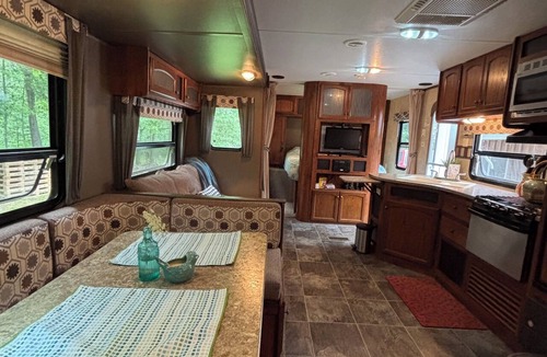 Hope House | Secluded Nature Glamping Retreat Bed & Breakfast one mile from Sanford Lake