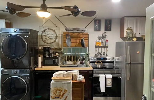 Slidell Cottage | Secluded Plenty Parking 2BR Cottage Boats/RV’s. Trailer se/Cars-Safe Parking