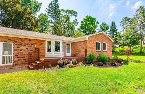 Hamburg Township House | Secluded, Spacious 3BR/2BA Lake Country Getaway