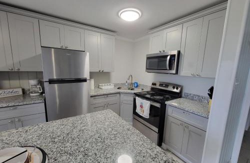 Iowa Apartment | Secret Cajun Retreat Peaceful Corner Stay - HAR 2