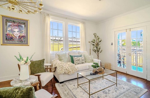 Touro House | Serene 4 Bedroom Home near French Quarter with Wi-Fi and Parking