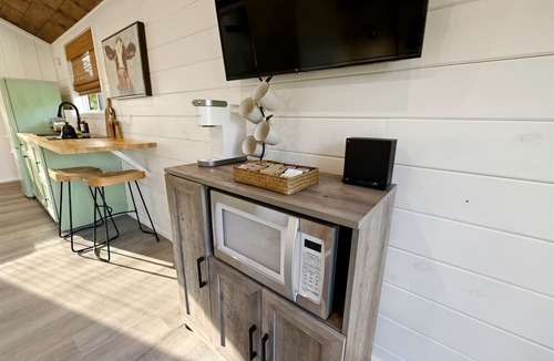 Lake City Cabin | Serene and Cozy Cabin near Gilchrist Blue Springs, Perfect for a Small Town Florida Getaway