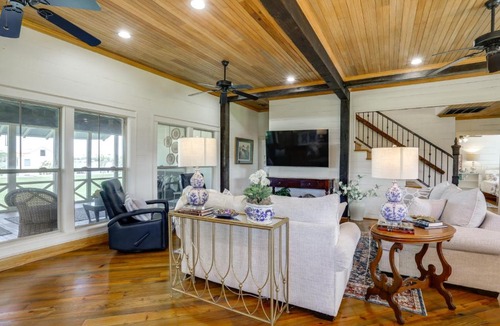 Ventress House | Serene Lake-View Oasis & River Retreat