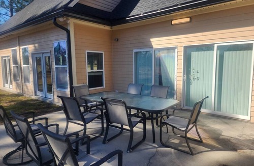 Stockton House | Serene Lakeland Ranch Country Estate: 4BR/3BA Home & Pond Near Valdosta