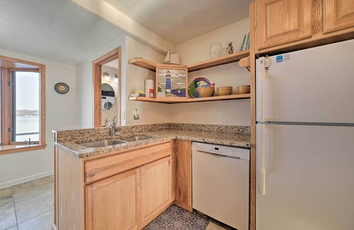 Suttons Bay Cottage | Serene Leelanau Lake Escape Near Wine Trail