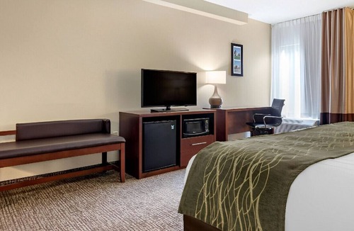 Meridian House | Serene Luxury Escape near Jimmy Rodgers Museum