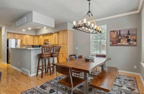 Pellston House | Serene Summer Escape, 6bd, game room, near Mackinaw and Harbor Springs!