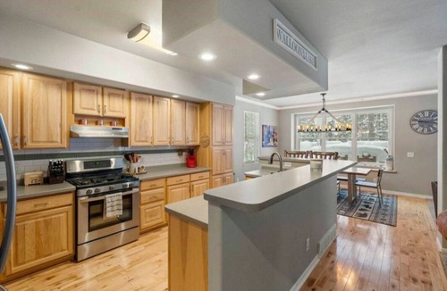Pellston House | Serene Summer Escape, 6bd, game room, near Mackinaw and Harbor Springs!