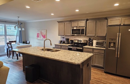 Warner Robins House | Serenity of Warner Robins. Stay long and pay less!