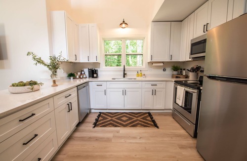 Monteagle House | Sewanee, Caverns,Hikes,Waterfalls : Tiny Basecamp