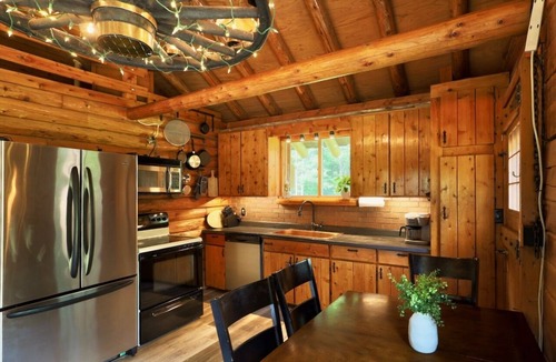Sault Ste. Marie Cabin | Shaky Jack’s Cabin - Secluded log cabin close to lovely Sault Ste. Marie